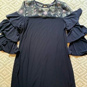 Women’s ruffled sleeved dress